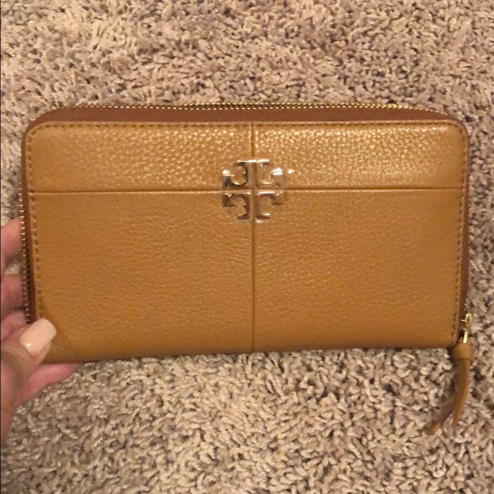 Brand new Tory Burch Continental Wallet